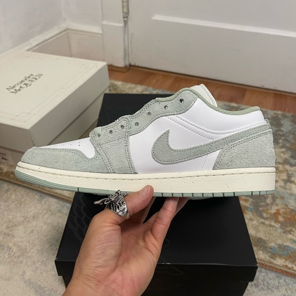 NIB Men’s Sz 10 (Euro Sz 44) Air Jordan 1 Low SE Sneakers In White/Sea-foam Sail - Picture 11 of 16